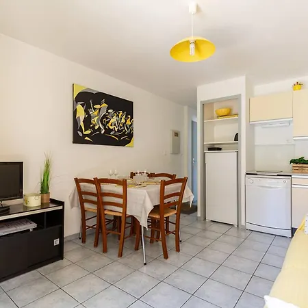 T2 Avec Jardinet, Parking Et Casier A Skis, Quartier Thermal, Proche Telecabine, 2 Etoiles
