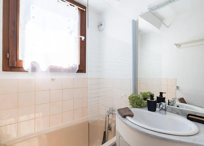 Apartment T2 Avec Jardinet, Parking Et Casier A Skis, Quartier Thermal, Proche Telecabine, 2 Etoiles - Fr-1-296-171